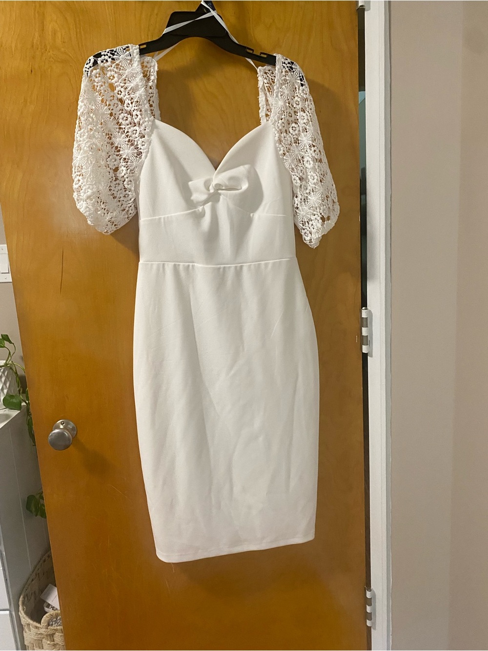 White lace sleeve dress